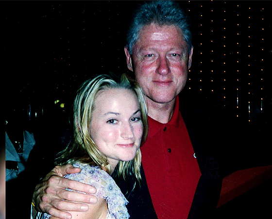 Bill Clinton nuevamente es mencionado por haber pertenecido al círculo estrecho de Jeffrey Epstein.