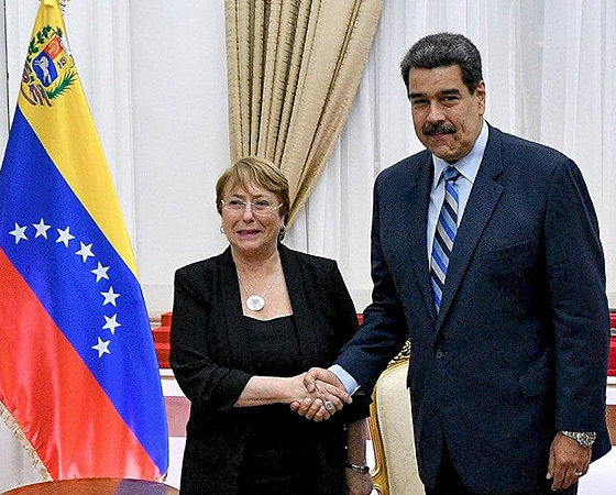 Otros tiempos: Cuando Michelle Bachelet era presidenta de Chile y mantenía relaciones diplomáticas con su par Nicolás Maduro. Hoy, denuncia los abusos en Venezuela.
