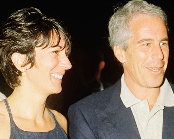 Maxwell enfrenta un juicio mientras que Epstein se suicidó en prisión.