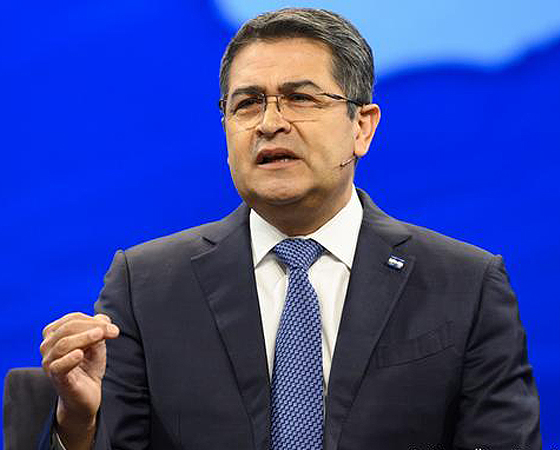 El presidente de Honduras, Juan Orlando Hernández, es tachado de "co-conspirador" por la justicia estadounidense.