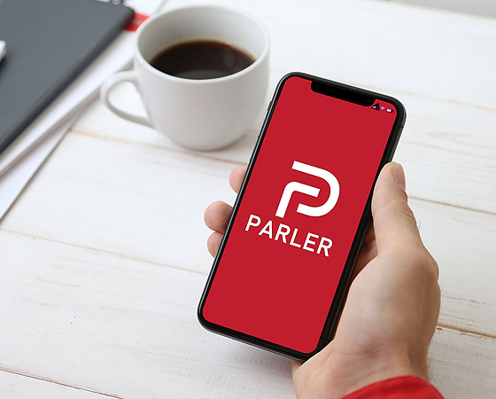 Parler volverá actualizada para estar en a App Store de Apple.