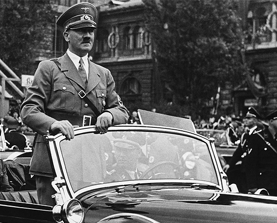 Soldados alemanes realizaron un homenaje a Adolf Hitler en Lituania.