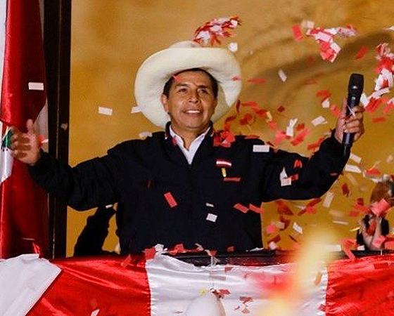 Pedro Castillo fue proclamado por el JNE como "presidente electo".