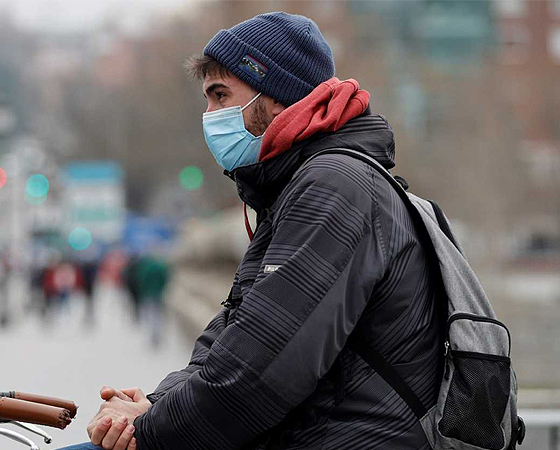 Las mascarillas nuevamente son foco de revuelo en España.