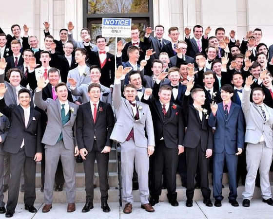 Estudiantes saludo nazi