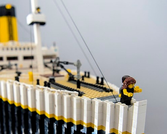 Abuelo construye réplica Lego del Titanic