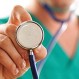 Médico enfrenta grave acusación por intentar atender borracho a una paciente que luego murió