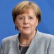¿Puede alguien aburrirse más que Angela Merkel en un carnaval? Video la delata