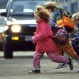 Un niño se cruza de improviso en la calle y un conductor debe maniobrar de emergencia: Este es el video y su desenlace