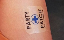 Crean parche natural que promete eliminar la temida resaca post fiestas