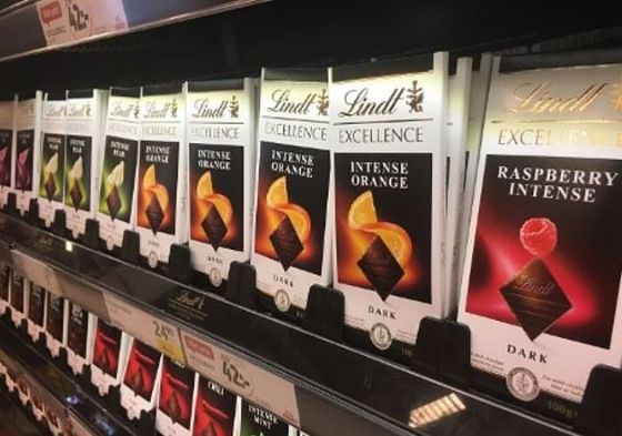 Uno de los chocolates tiene el nombre de distinta manera.