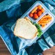 ¿Exceso de colación? Madre recibe críticas por la abundante comida para su hijo