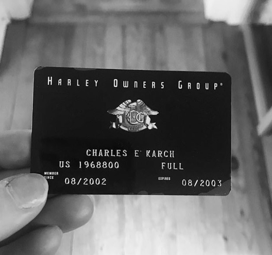 Una mujer recordó a su padre gracias a su tarjeta de membresía de Harley Davidson.