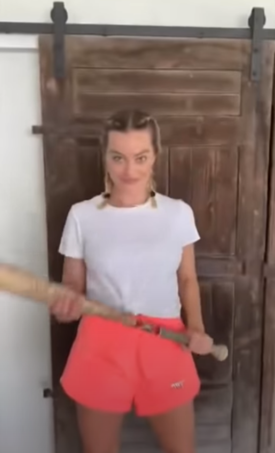Actrices de Hollywood se viralizan en divertido video que da cuenta de una sincronizada "pelea".