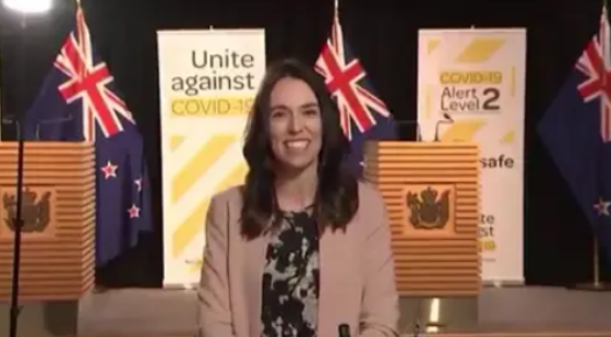 Jacinda Ardern mantuvo la calma en medio del terremoto que afectó la zona.
