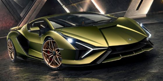 Hombre choca su Lamborghini justo después de comprarlo.