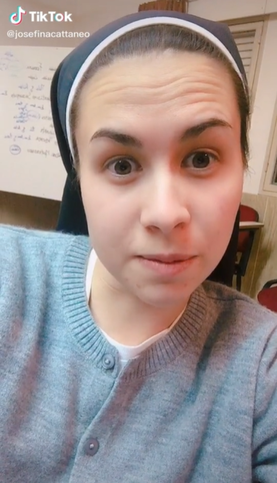 Una religiosa es fiel usuaria de TikTok.