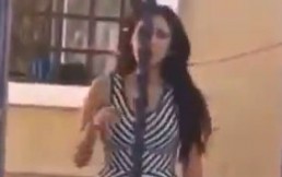 Romántica serenata terminó en un “desafinado” fracaso: Romeo descubrió doloroso detalle