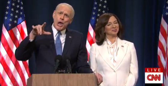 Jim Carrey imita a Joe Biden en exitoso programa de televisión.