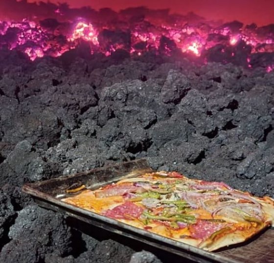 Emprendedor cocina pizzas con lava de un volcán en Guatemala.