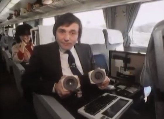 El periodista Jon Erlichman, compartió en su cuenta de Twitter una antigua grabación sobre la tecnología de 1984.