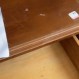 El sorprendente hallazgo de una TikToker sobre su infancia al comprar muebles usados