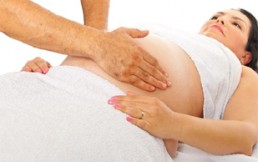 ¿Masaje perineal de cara al parto? Los errores que existen sobre este término