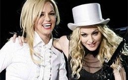 La historia del recordado beso entre Madonna y Britney Spears y la reacción imborrable de Justin Timberlake