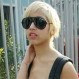 La osada performance de Baby Vamp: La joven que caminaba desnuda por el centro de Santiago