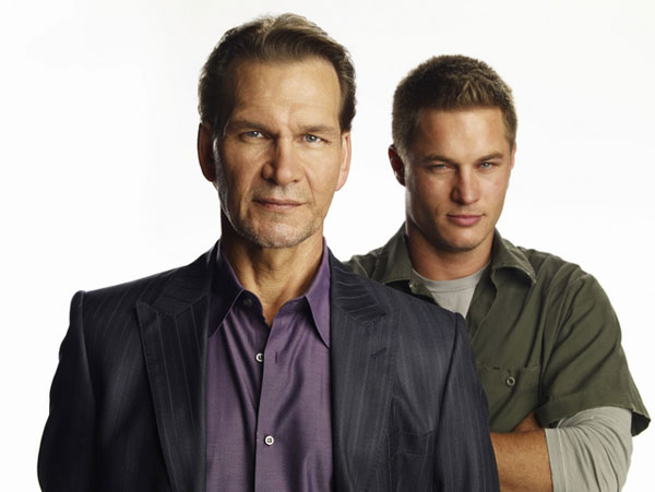 Travis Fimmel junto al fallecido actor, cantante y bailarín Patrick Swayze.