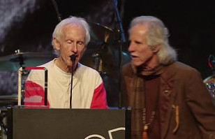 John Densmore y Robbie Krieger: &iquest;C&oacute;mo lucen hoy los &uacute;nicos integrantes vivos de The Doors? 