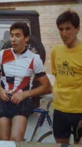 Carlos Correa (a la izquierda), junto al pedalero belga Eddie Merckx, considerado por muchos como el mejor ciclista de la historia.