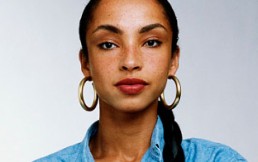 ¿Qué fue de Sade, la cantante anglo-nigeriana que cantaba “Smooth Operator”?