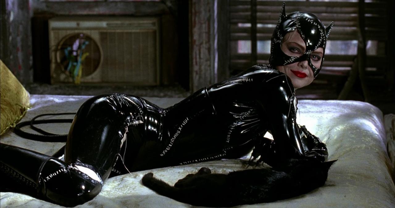catwoman-michelle-pfeiffer-in-bed