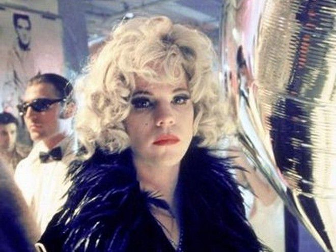 Stephen Dorff interpretando al transexual Candy Darling en la cinta "Yo le disparé a Andy Warhol (1996).