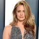 Alicia Silverstone: Así luce a los 43 años la recordada actriz de los 90′