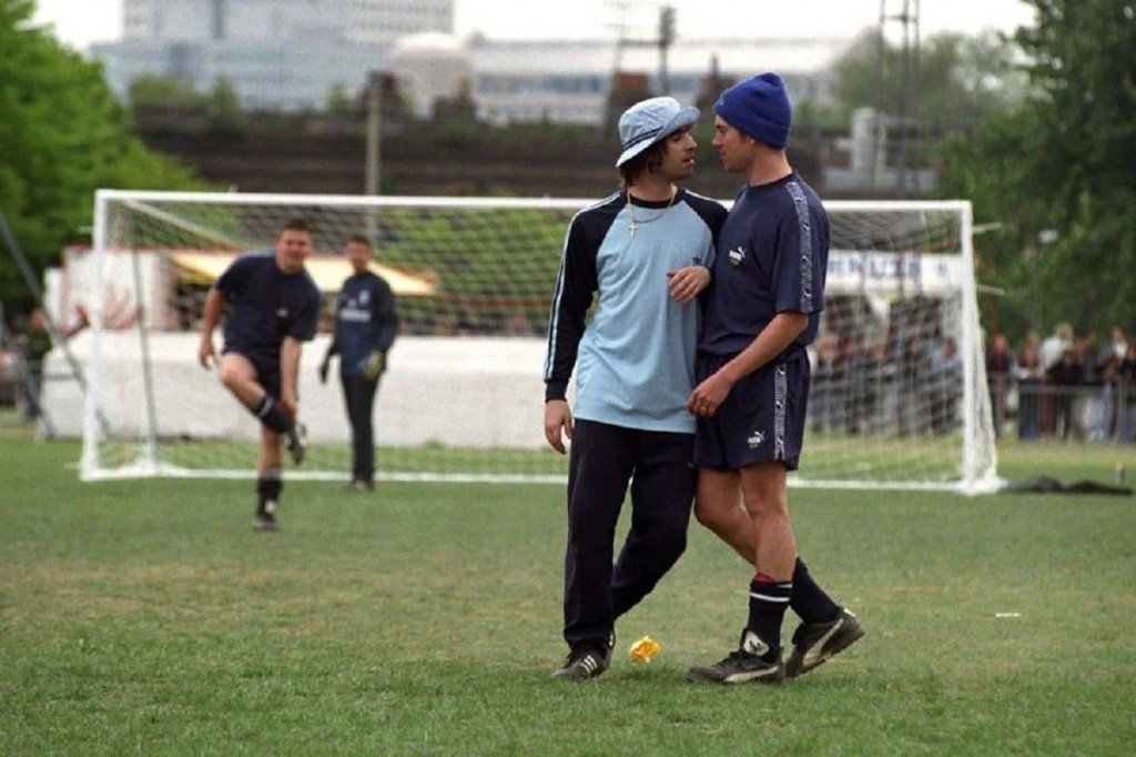 Liam Gallagher, vocalista de Oasis, se enfrentó en este partido de fútbol a Damon Albarn, cantante de Blur.