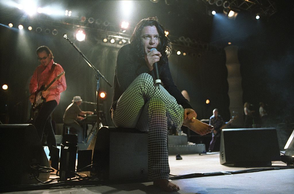 Michael Hutchence cantando en vivo en el escenario del Anfiteatro de Pennsylvania, en el último concierto que INXS brindó con su malogrado vocalista.