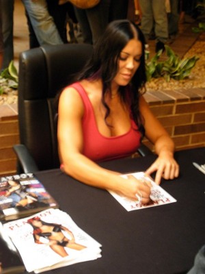 Chyna empezó una carrera como actriz pornográfica al dejar la WWE.