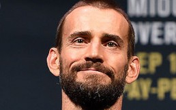 CM Punk tuvo un debut para el olvido en la UFC tras recibir una paliza