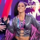 Bayley toca guitarra en vivo en recital y su amiga Sasha Banks la grabó: Locura entre los fans