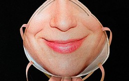 Mascarillas contra el coronavirus de hasta 270 dólares: Lujosas y polémicas opciones de las marcas de moda