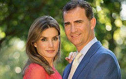 Rey Felipe y Letizia visitan el barrio más pobre de España en lujoso auto y se llenan de críticas