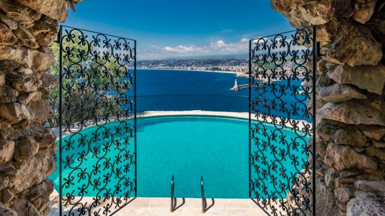 sean-connery-mansion