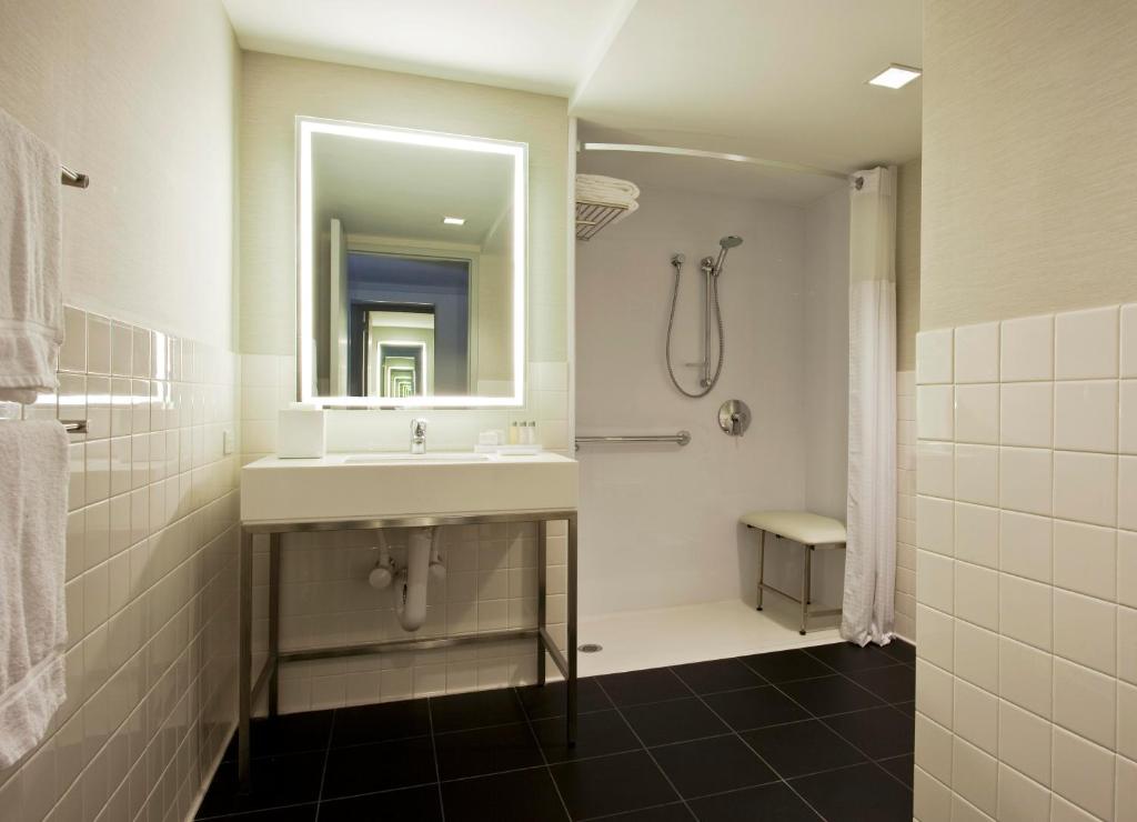 Hotel-Row-nyc-inmigrantes7