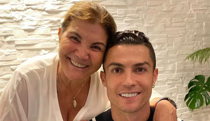 ronaldo-regalo-madre