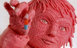 Curiosidades: esculturas de chicles y antibióticos