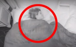 ¿Por qué una mamá despierta cansada? Genial video da la respuesta