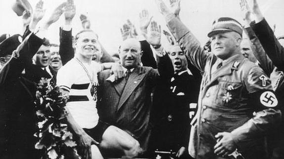 Saludo nazi albert-ritcher--