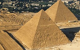 ¿Cómo lograron los antiguos egipcios alinear a las pirámides de Giza con los puntos cardinales?